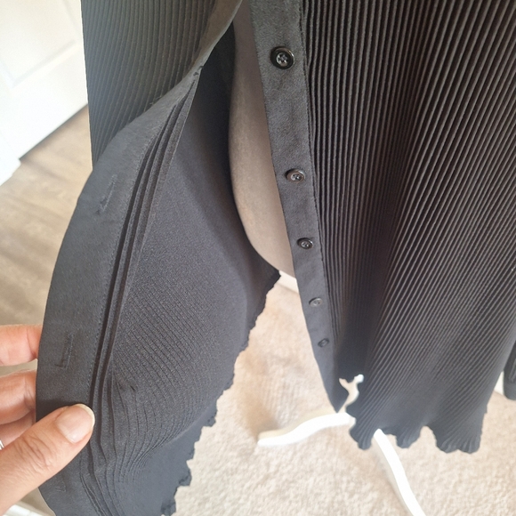 Black Pleated Button-Up Shirt Size 6 - Picture 3 of 9